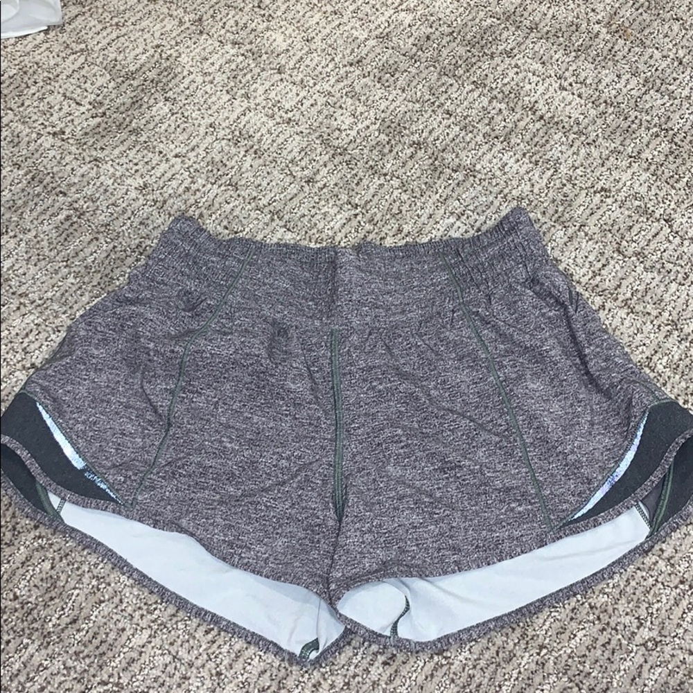 Women’s Lululemon Hotty Hot short II 2.5